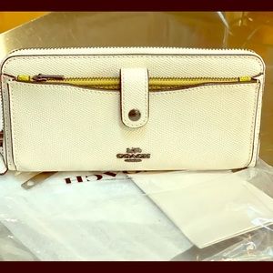 Coach Wallet Whites Accordian